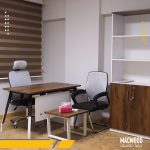 مكتب موظف خشبي صغير