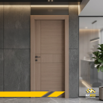 باب مكتبي مودرن بتصميم عروق خشبية عرضية وإطار بارز.